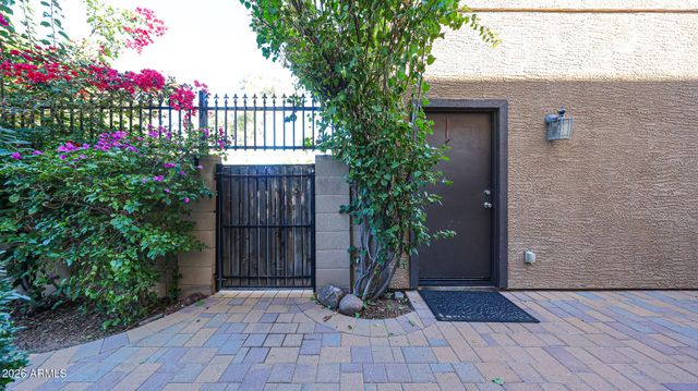 2826 E TRACY Lane 4, Phoenix, AZ 85032