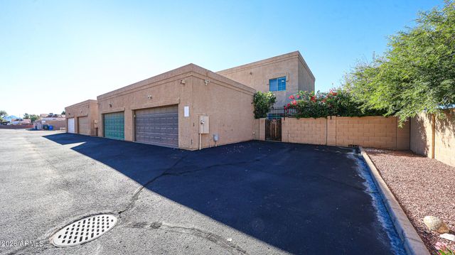 2826 E TRACY Lane 4, Phoenix, AZ 85032