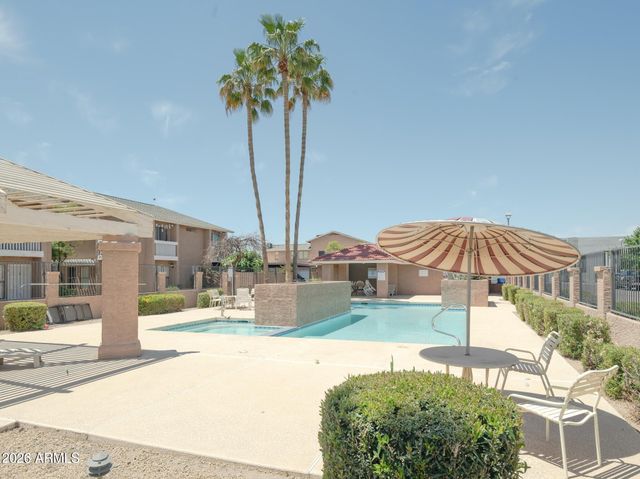 2826 E TRACY Lane 4, Phoenix, AZ 85032