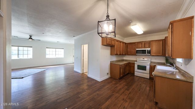 2826 E TRACY Lane 4, Phoenix, AZ 85032