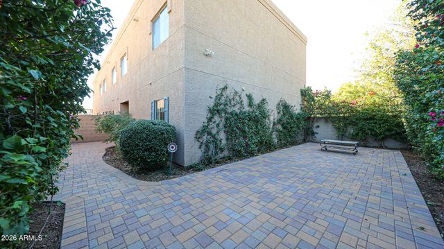 2826 E TRACY Lane 4, Phoenix, AZ 85032