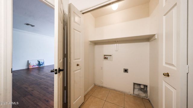 2826 E TRACY Lane 4, Phoenix, AZ 85032