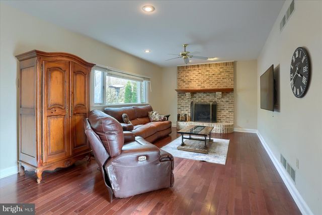 1014 S WATERFORD WAY, Mechanicsburg, PA 17050