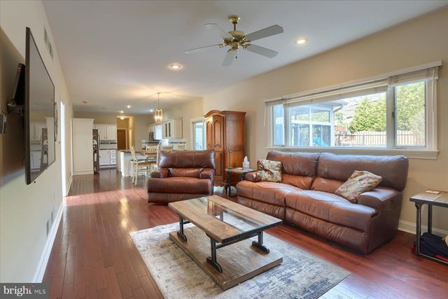 1014 S WATERFORD WAY, Mechanicsburg, PA 17050