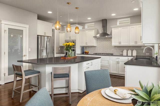 17333 NE 123rd Way, Redmond, WA 98052