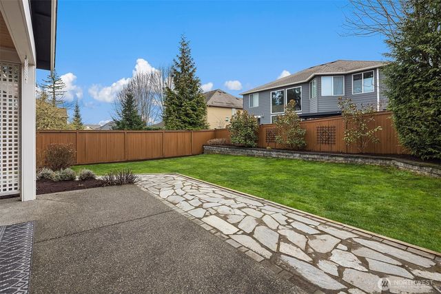 17333 NE 123rd Way, Redmond, WA 98052