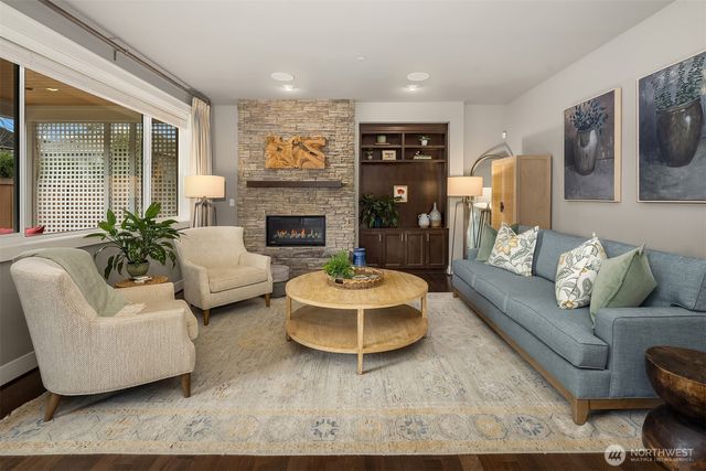 17333 NE 123rd Way, Redmond, WA 98052