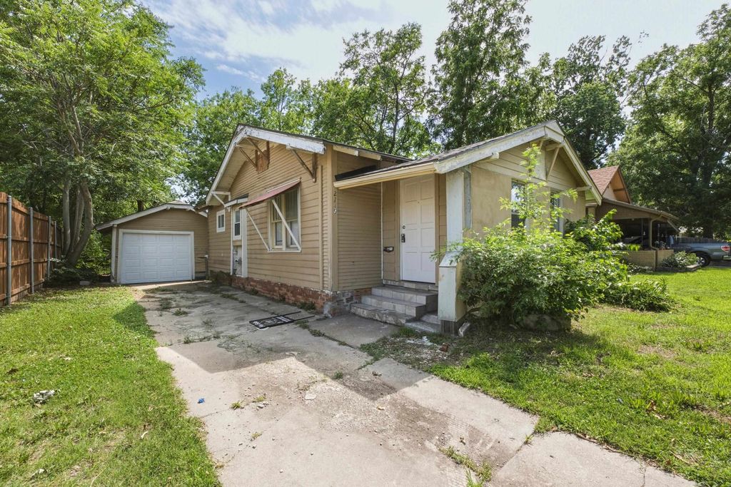 2719 W Douglas, Wichita, KS 67213