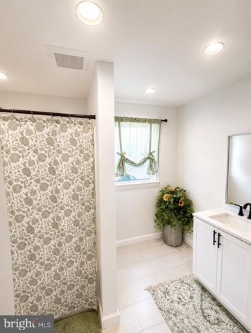 2400 BEVERLY RD, Cinnaminson, NJ 08077