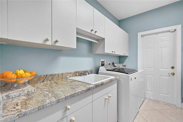 2229 Goshawk CT, Naples, FL 34105