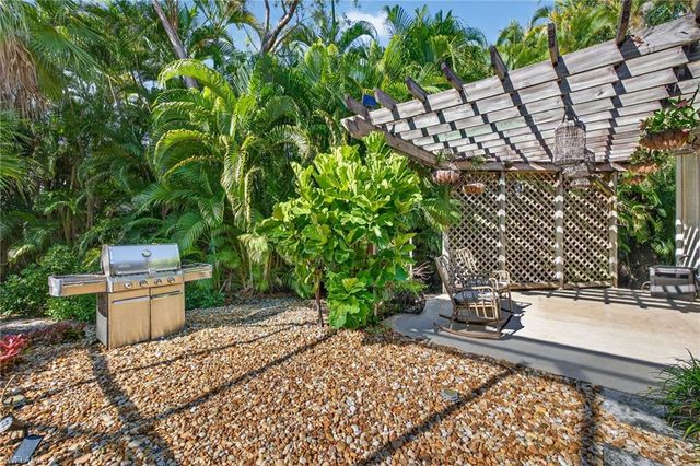 2229 Goshawk CT, Naples, FL 34105