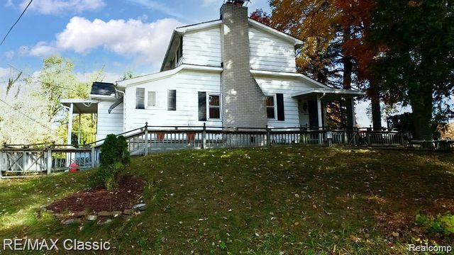 512 Fernhurst Court, Lake Orion, MI 48362
