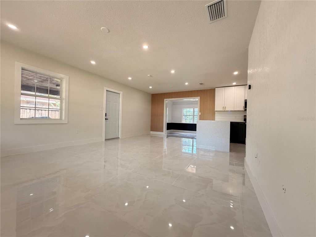 2405 21ST AVE W, BRADENTON, FL 34205 — photo 4