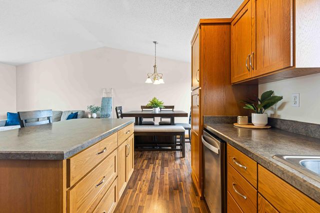 989 39th Avenue W, West Fargo, ND 58078