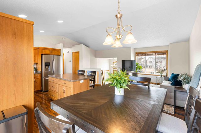 989 39th Avenue W, West Fargo, ND 58078