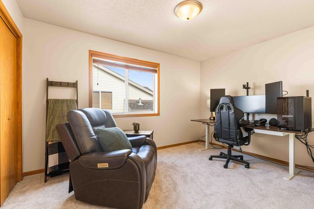 989 39th Avenue W, West Fargo, ND 58078