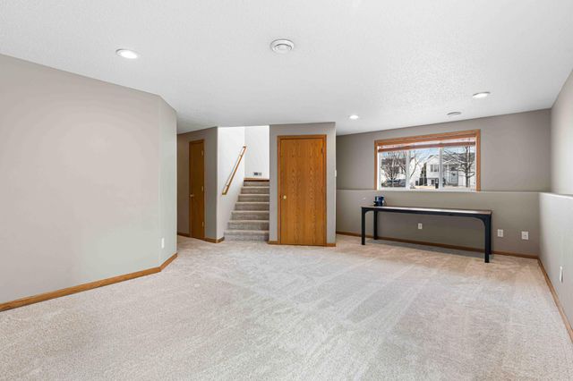 989 39th Avenue W, West Fargo, ND 58078