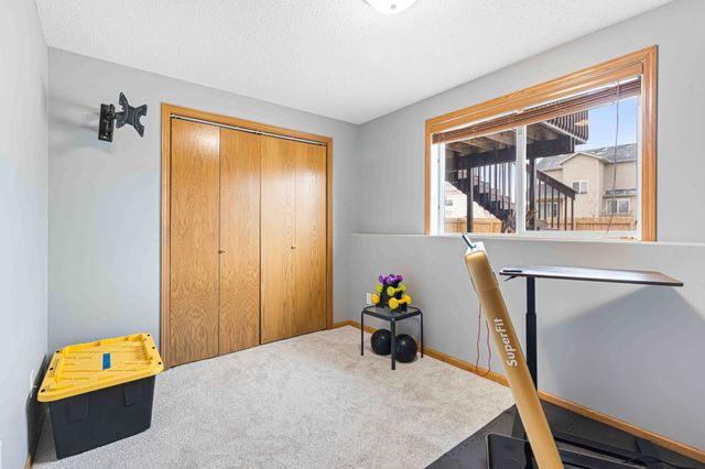 989 39th Avenue W, West Fargo, ND 58078