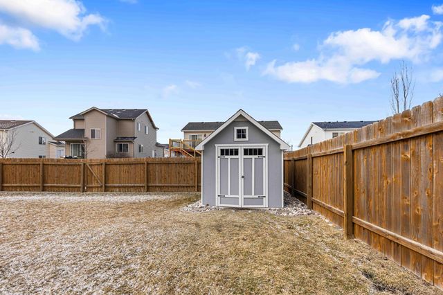 989 39th Avenue W, West Fargo, ND 58078