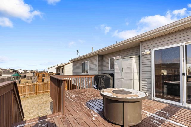 989 39th Avenue W, West Fargo, ND 58078