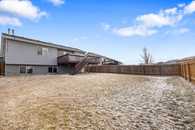 989 39th Avenue W, West Fargo, ND 58078