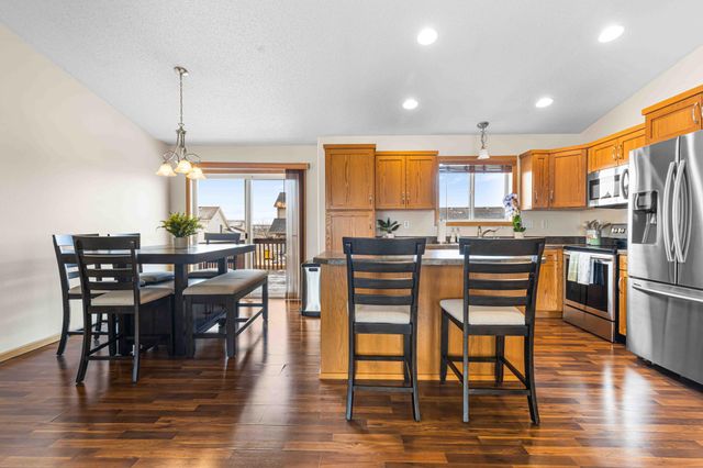 989 39th Avenue W, West Fargo, ND 58078