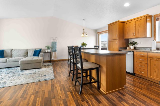 989 39th Avenue W, West Fargo, ND 58078