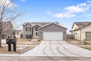 989 39th Avenue W, West Fargo, ND 58078