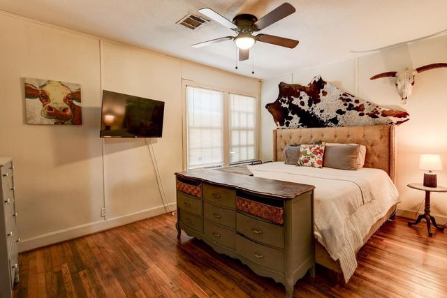 440 W Brazos Avenue, West Columbia, TX 77486