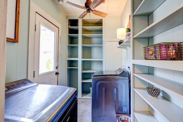 440 W Brazos Avenue, West Columbia, TX 77486