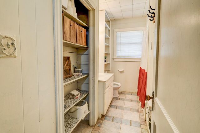 440 W Brazos Avenue, West Columbia, TX 77486