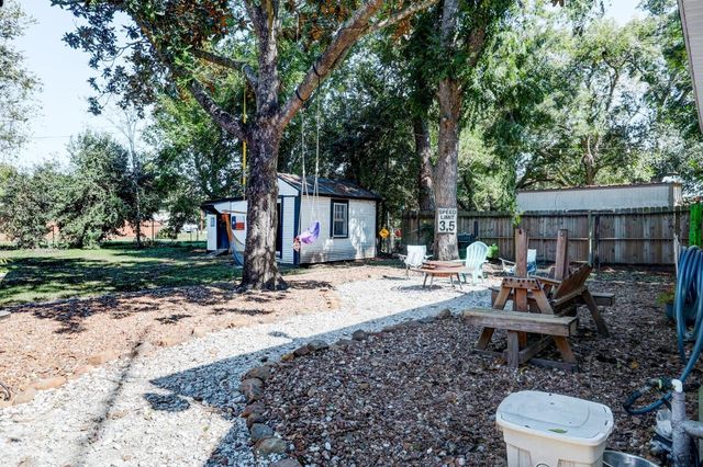 440 W Brazos Avenue, West Columbia, TX 77486