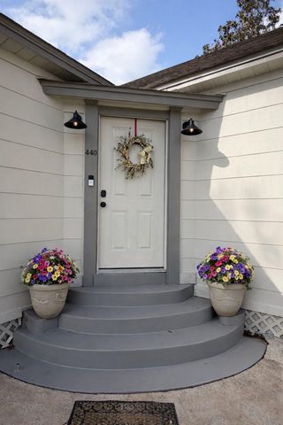 440 W Brazos Avenue, West Columbia, TX 77486