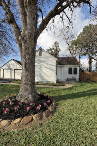 440 W Brazos Avenue, West Columbia, TX 77486