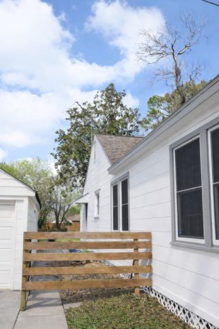 440 W Brazos Avenue, West Columbia, TX 77486