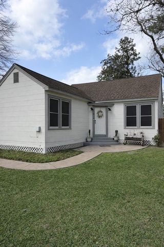 440 W Brazos Avenue, West Columbia, TX 77486