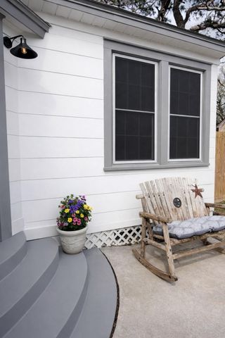 440 W Brazos Avenue, West Columbia, TX 77486