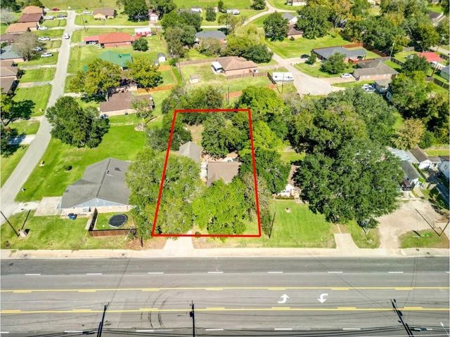 440 W Brazos Avenue, West Columbia, TX 77486