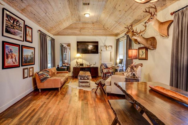 440 W Brazos Avenue, West Columbia, TX 77486