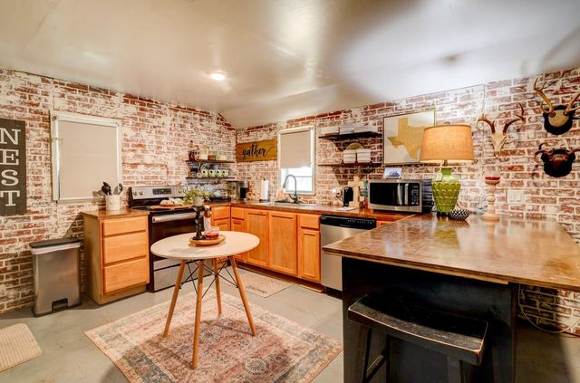 440 W Brazos Avenue, West Columbia, TX 77486