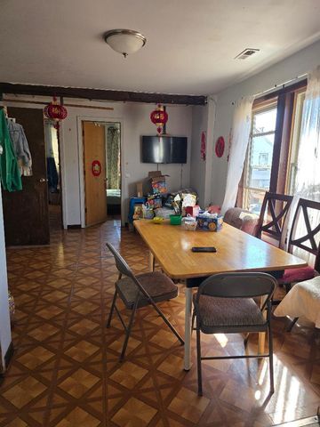 3030 S Poplar Avenue, Chicago, IL 60608