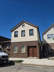 3030 S Poplar Avenue, Chicago, IL 60608