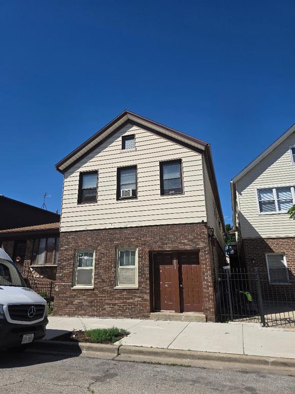 3030 S Poplar Avenue, Chicago, IL 60608