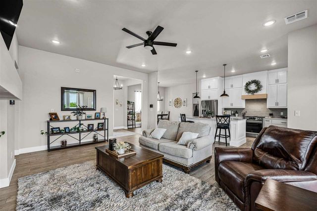 10630 NE Seaside Ln, Elgin, OK 73538