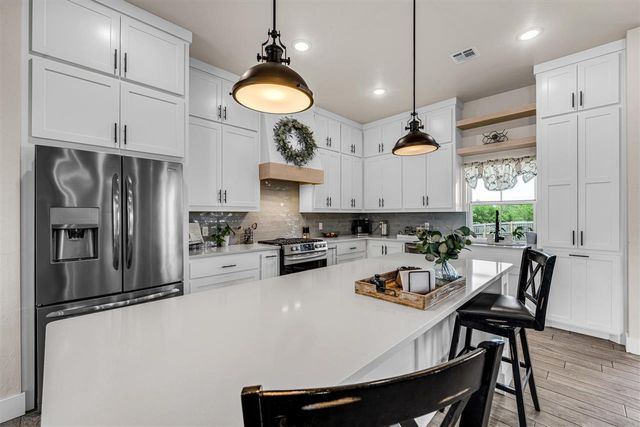 10630 NE Seaside Ln, Elgin, OK 73538