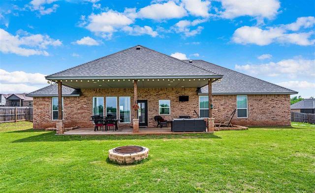 10630 NE Seaside Ln, Elgin, OK 73538