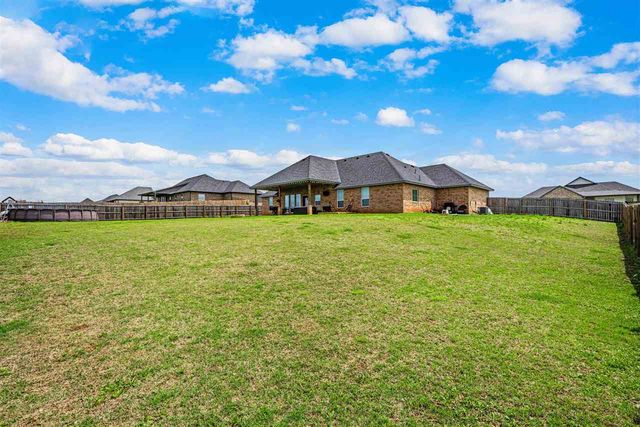 10630 NE Seaside Ln, Elgin, OK 73538