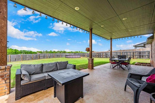 10630 NE Seaside Ln, Elgin, OK 73538