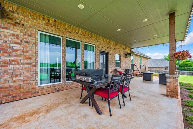 10630 NE Seaside Ln, Elgin, OK 73538