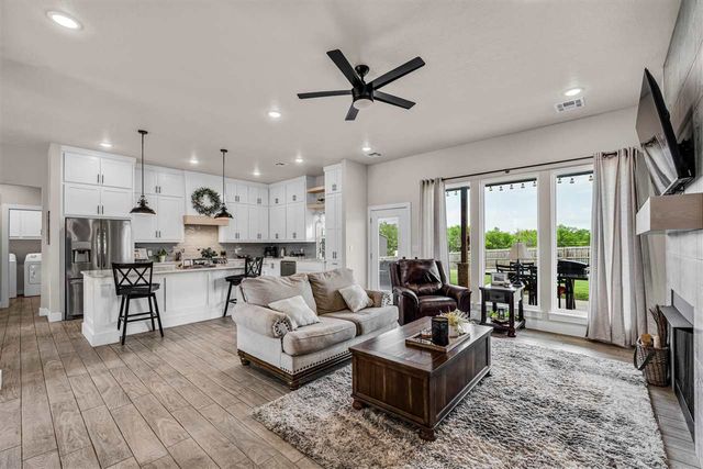 10630 NE Seaside Ln, Elgin, OK 73538